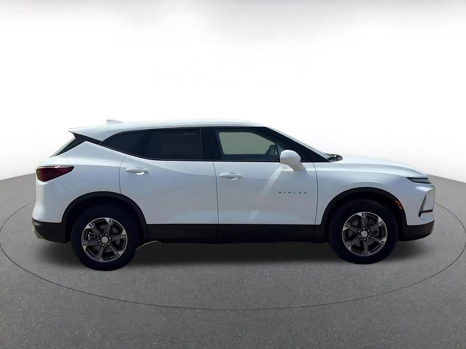 Used 2025 Chevrolet Blazer LT FWD image 13