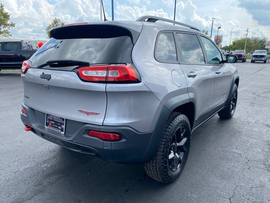Used 2018 Jeep Cherokee Trailhawk AWD/4WD image 3