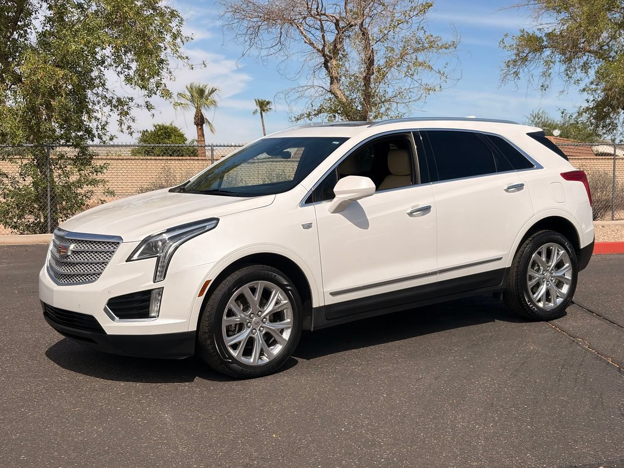 Used 2019 Cadillac XT5 Luxury w/ LPO, Radiant Package FWD image 2