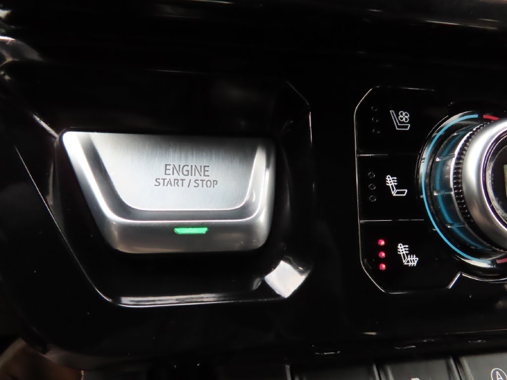 Used 2023 GMC Sierra 1500 AT4 w/ Technology Package AWD/4WD image 8