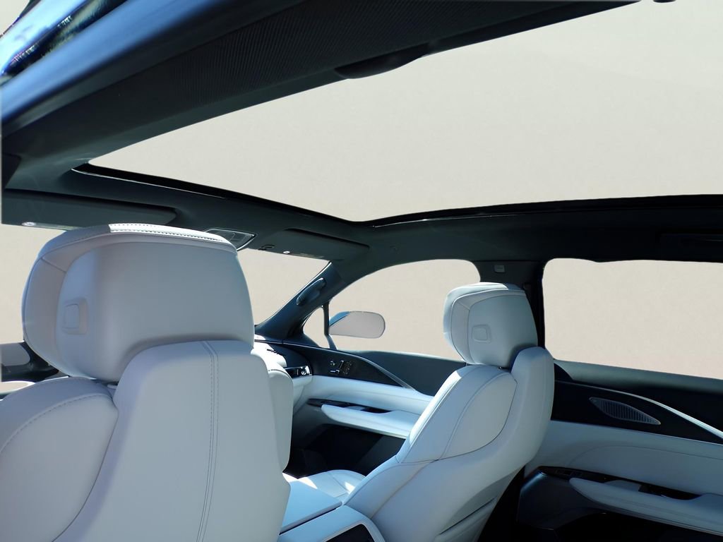 New 2025 Cadillac Lyriq Luxury image 8