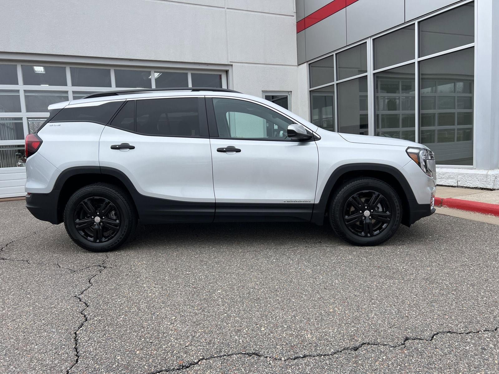 Used 2022 GMC Terrain SLE w/ Driver Convenience Package AWD/4WD image 16