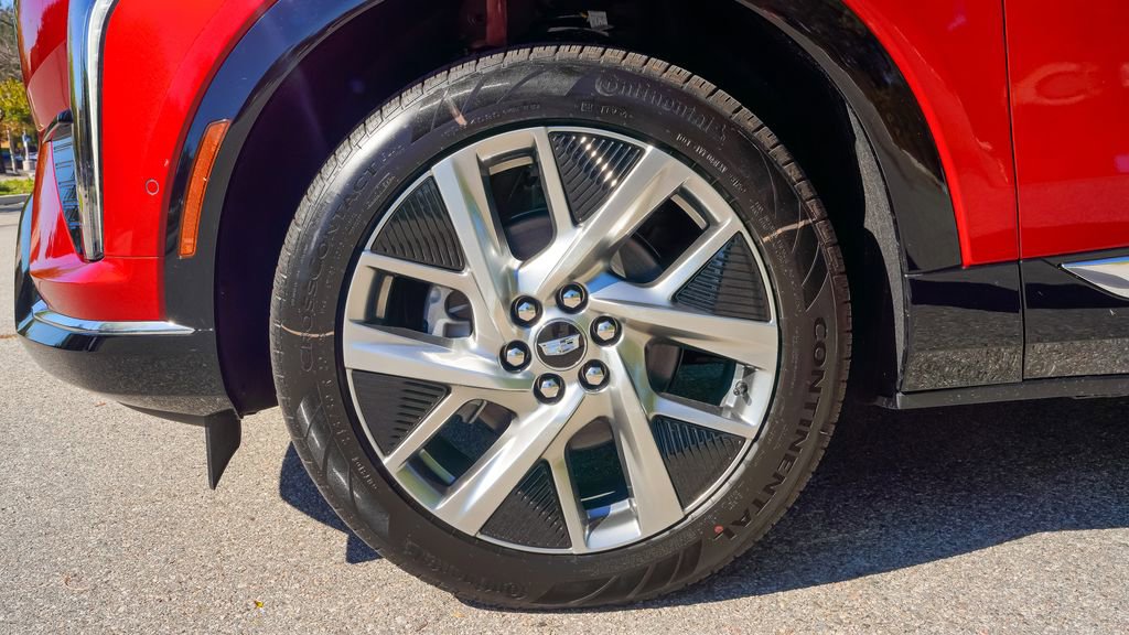 New 2026 Cadillac Optiq Luxury 1 image 9