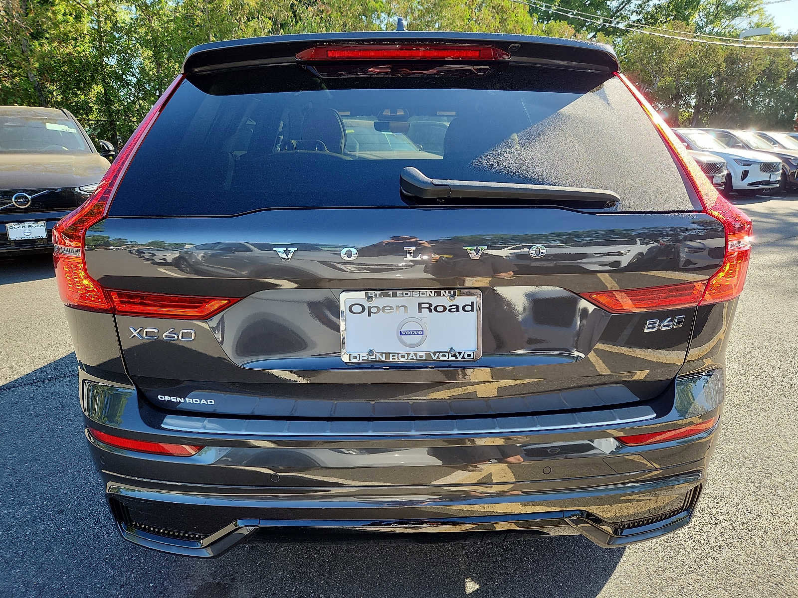 Certified 2023 Volvo XC60 B6 Ultimate w/ Protection Package Premier AWD/4WD image 5