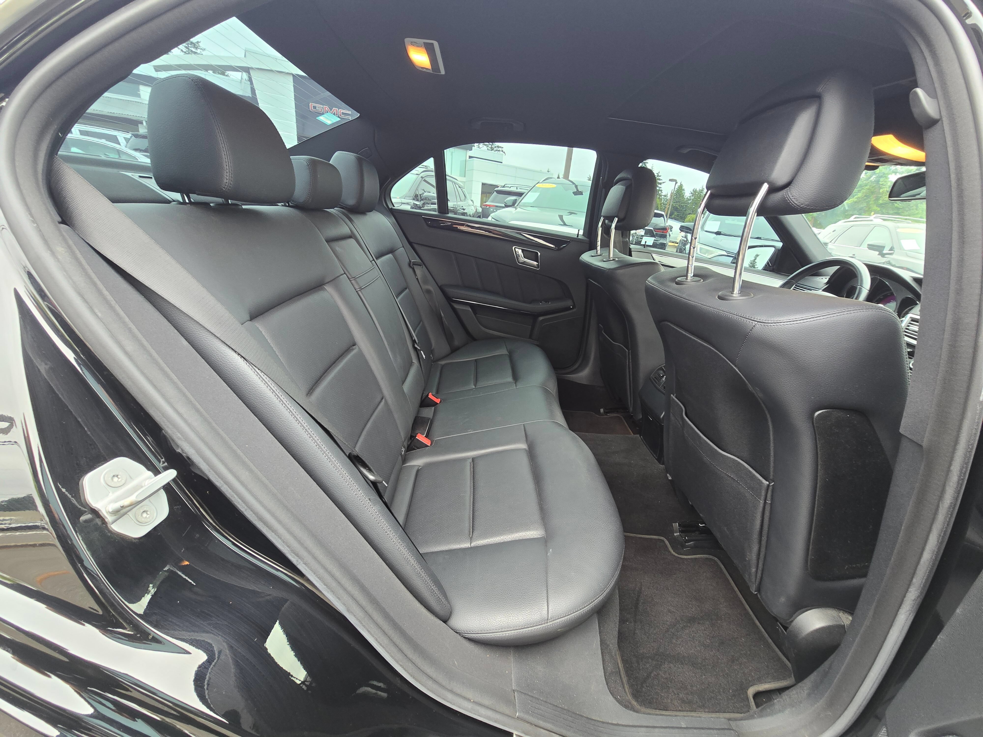 Used 2010 Mercedes-Benz E 350 4MATIC Sedan image 12