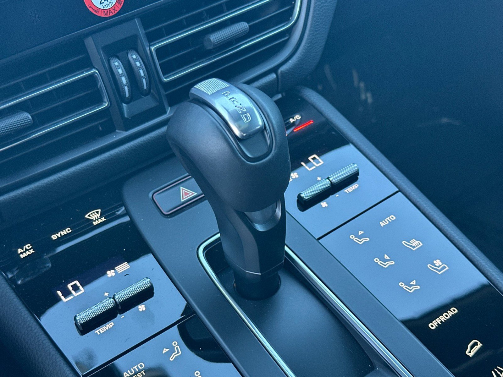 Certified 2025 Porsche Macan Turbo image 22