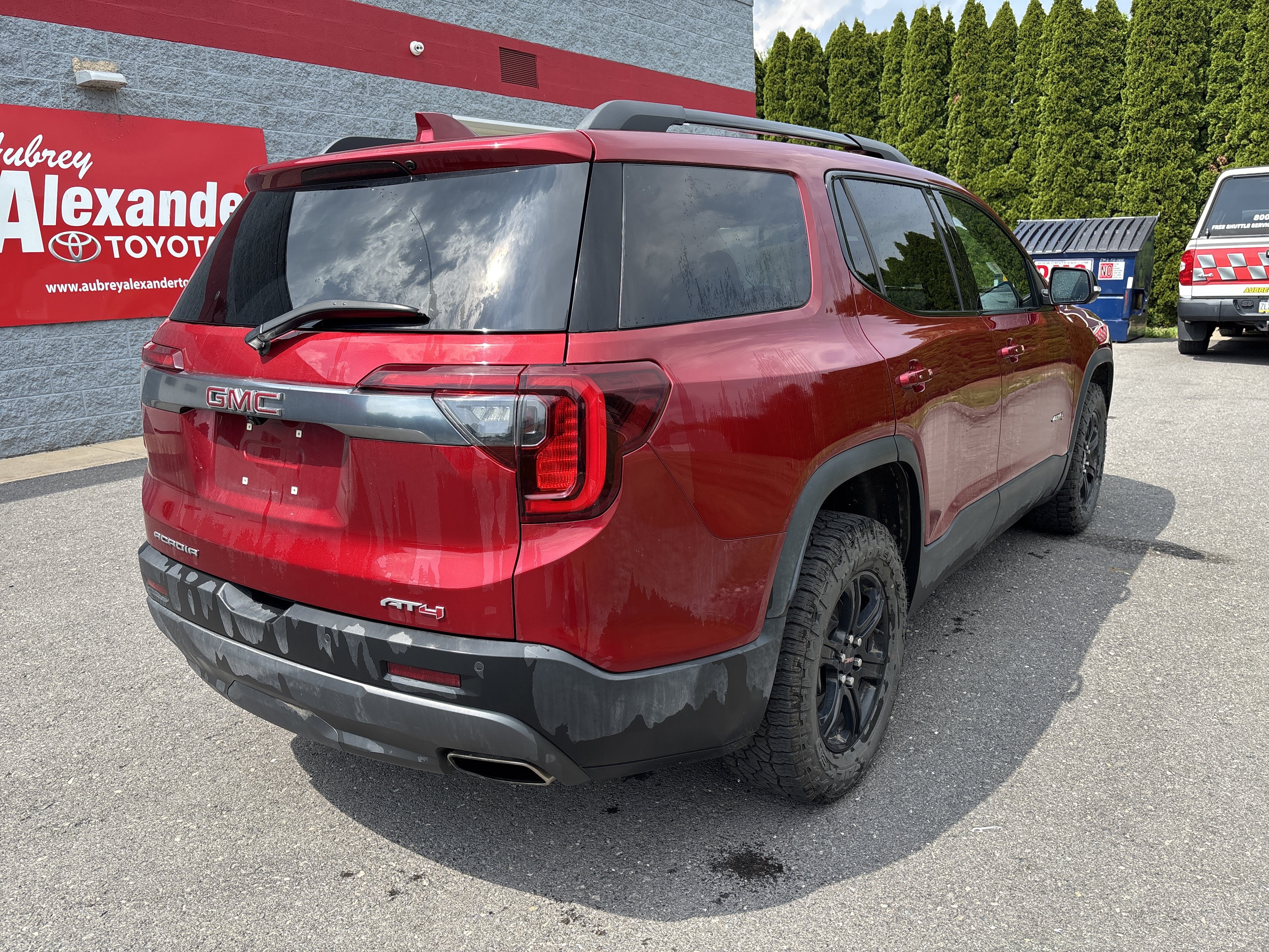 Used 2022 GMC Acadia AT4 w/ Technology Package AWD/4WD image 3