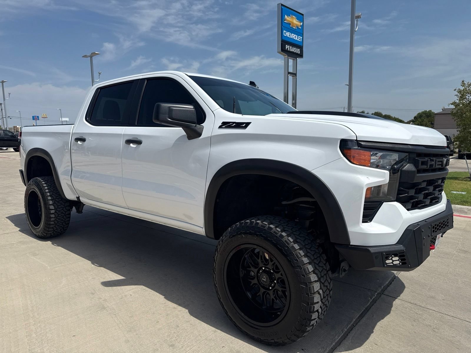 Used 2024 Chevrolet Silverado 1500 Custom Trail Boss w/ LPO, Dark Essentials Package AWD/4WD image 7
