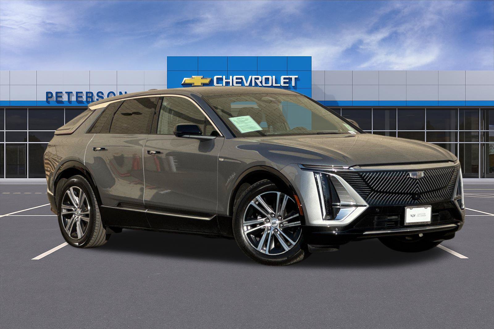 Used 2024 Cadillac Lyriq Luxury AWD/4WD image 2