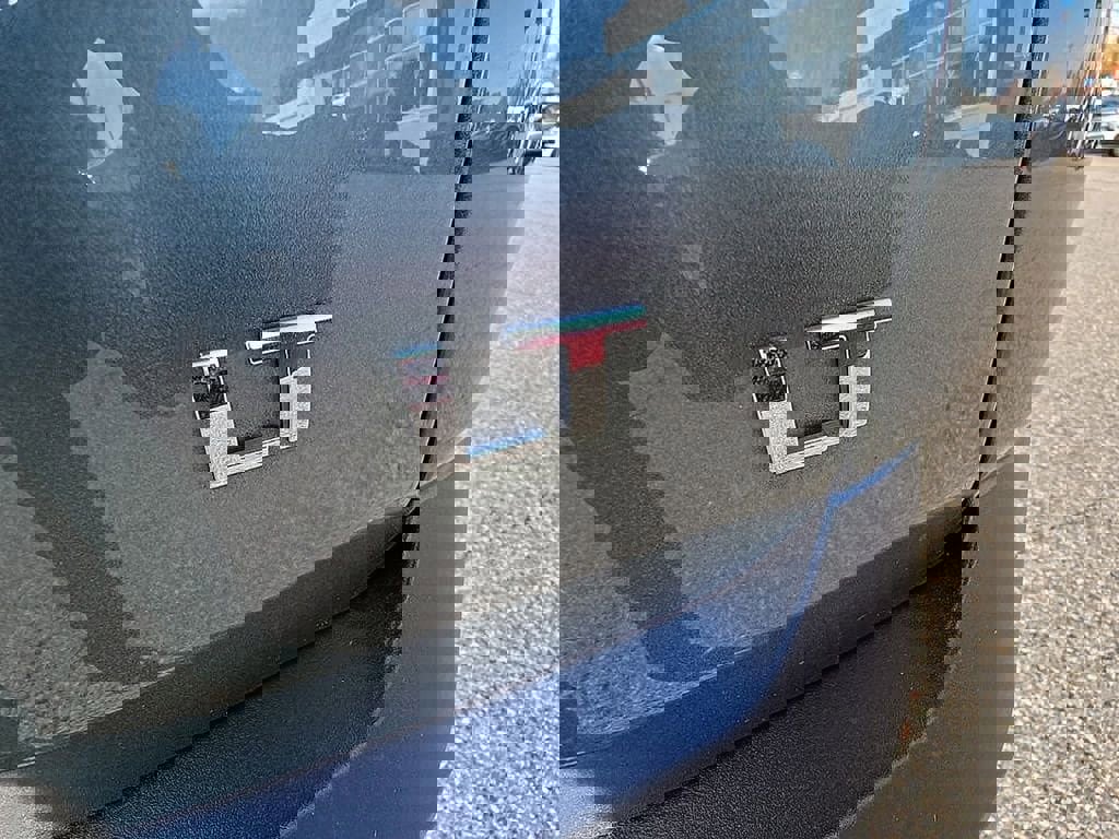 Used 2023 Chevrolet Traverse LT image 34