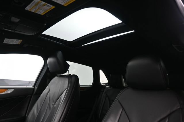 Used 2019 Lincoln MKC Reserve FWD image 2