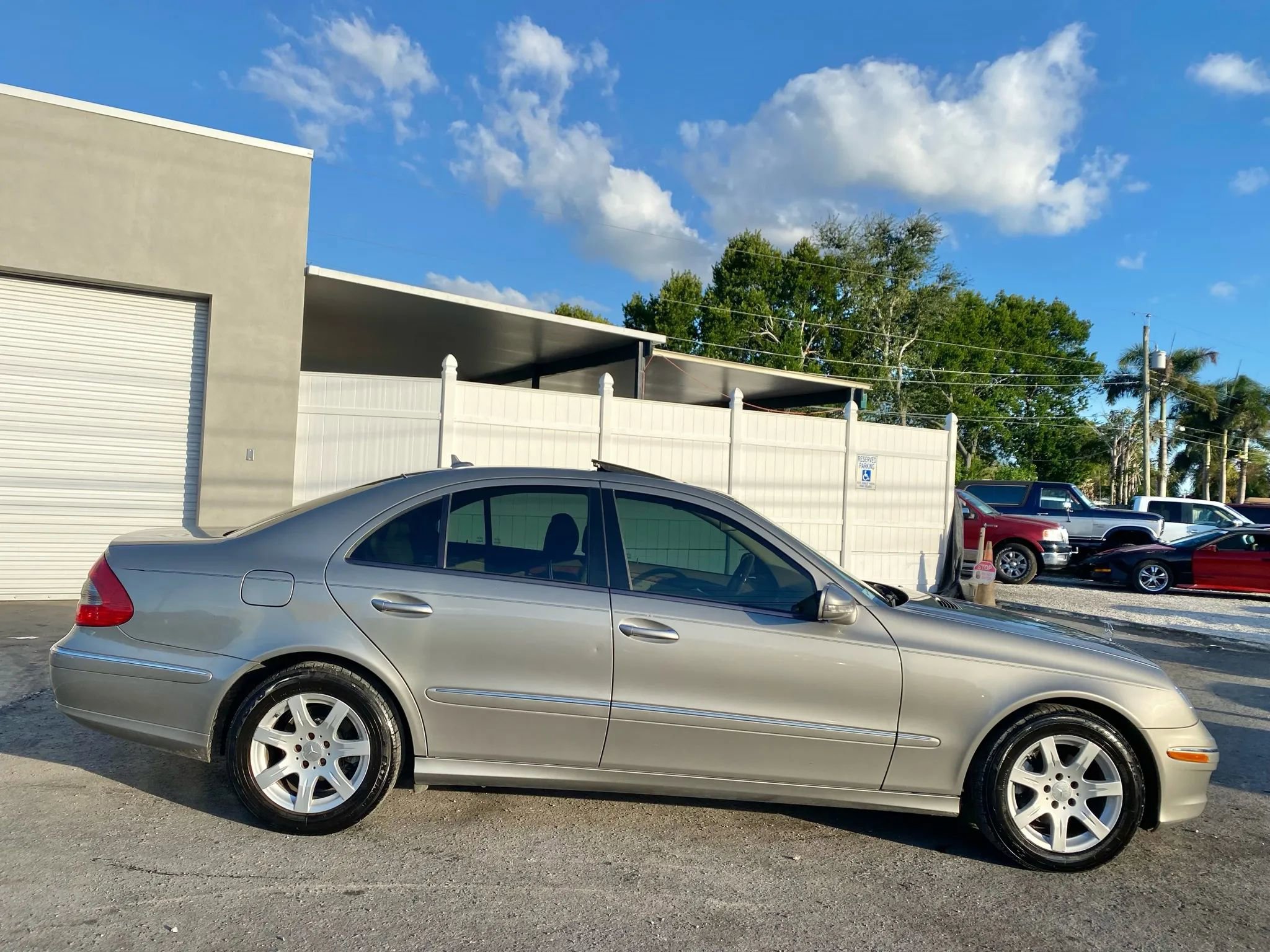 Used 2008 Mercedes-Benz E 320 BlueTEC Sedan image 5