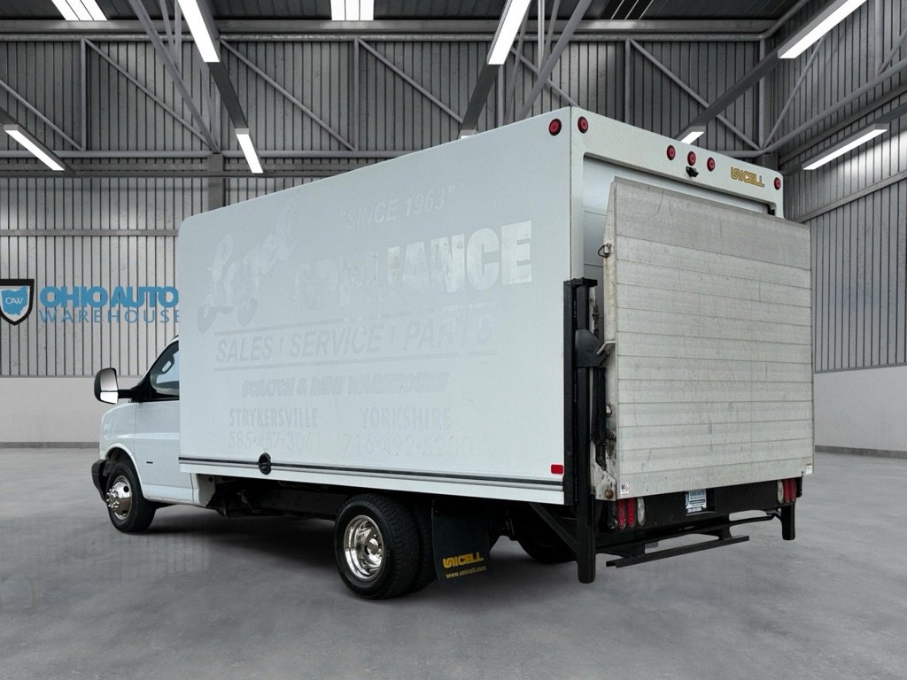 Used 2018 Chevrolet Express 3500 w/ Driver Convenience Package RWD image 6