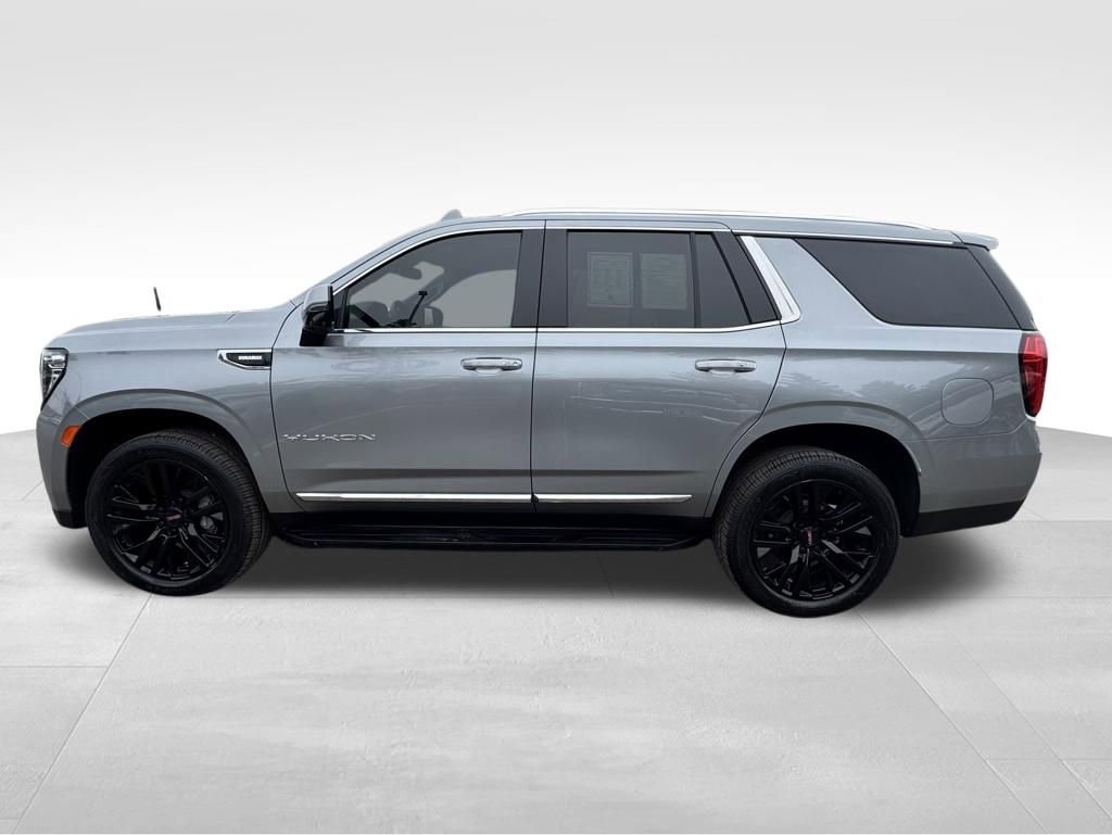 Used 2024 GMC Yukon SLT w/ SLT Luxury Package image 11