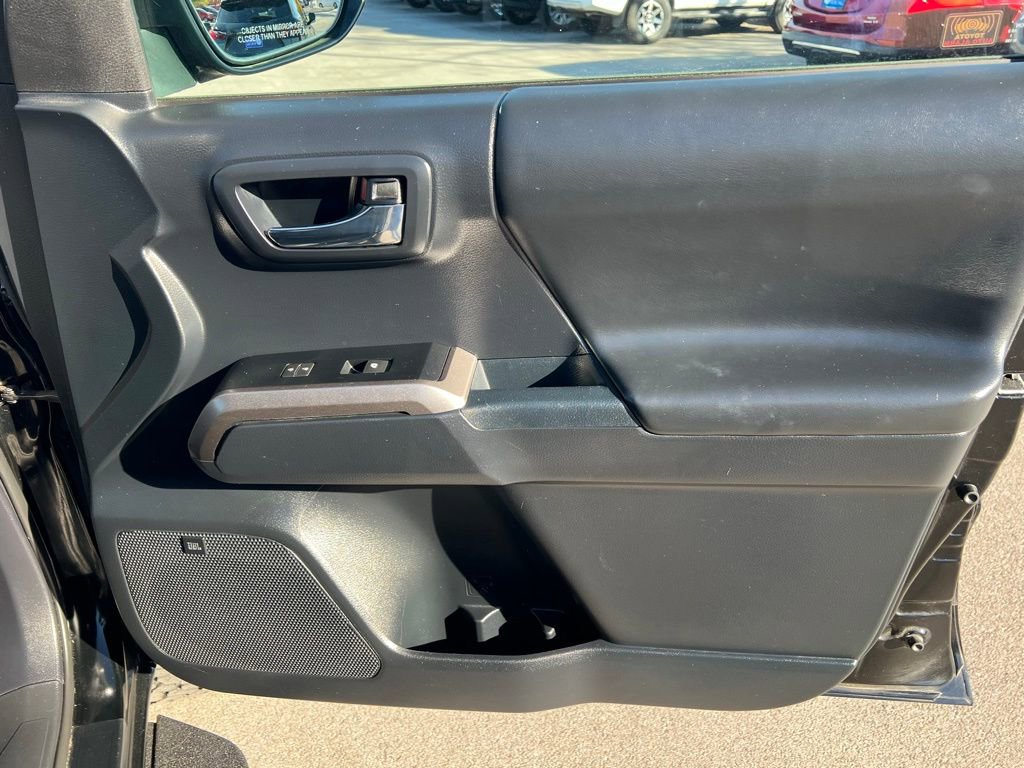 Used 2018 Toyota Tacoma Limited image 27