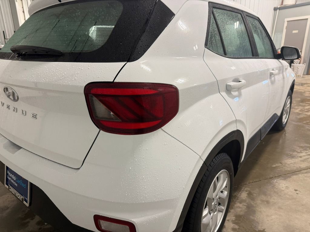 Certified 2022 Hyundai Venue SE w/ Cargo Package FWD image 13