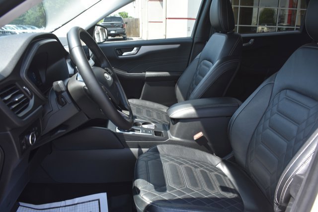 Used 2024 Ford Escape Platinum w/ Premium Technology Package AWD/4WD image 15