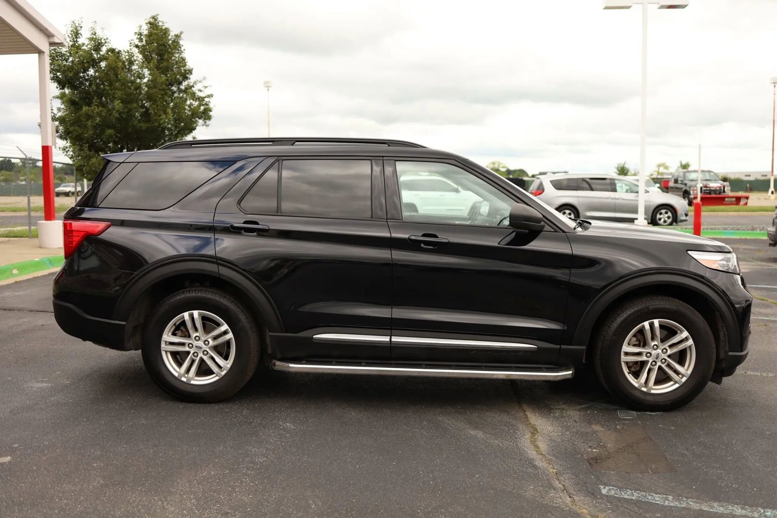 Used 2020 Ford Explorer XLT w/ Comfort Package image 4