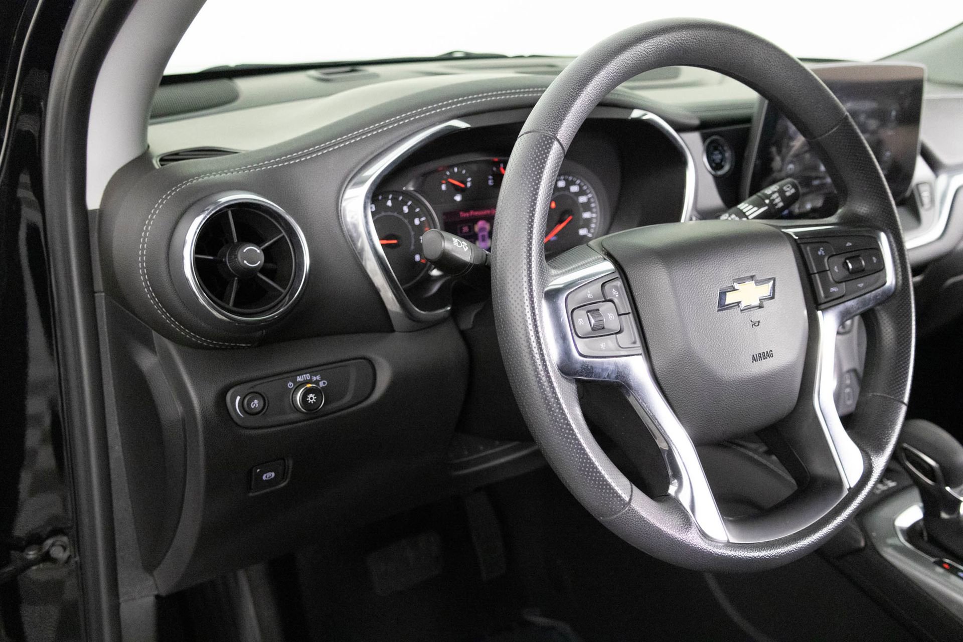 Certified 2023 Chevrolet Blazer LT w/ Convenience Package image 34