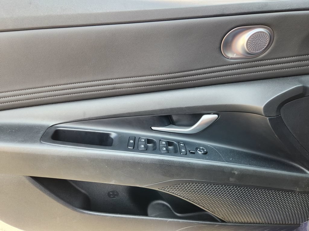 Used 2023 Hyundai Elantra SEL w/ Convenience Package FWD image 22