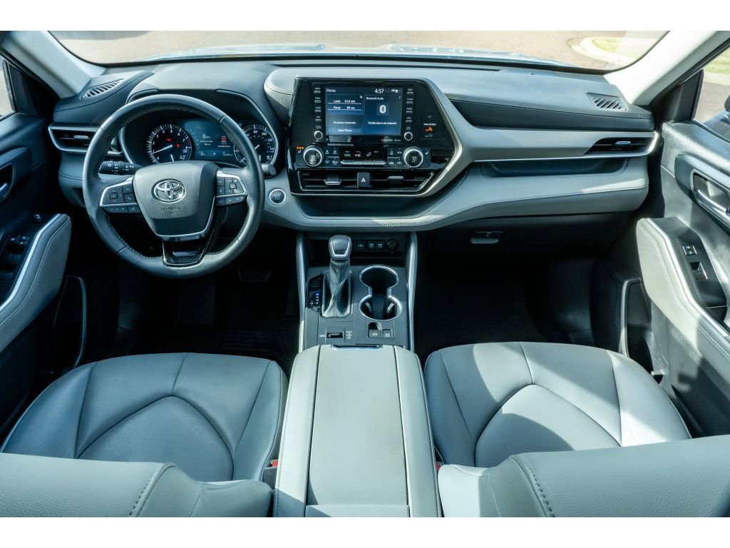 Used 2020 Toyota Highlander XLE FWD image 22