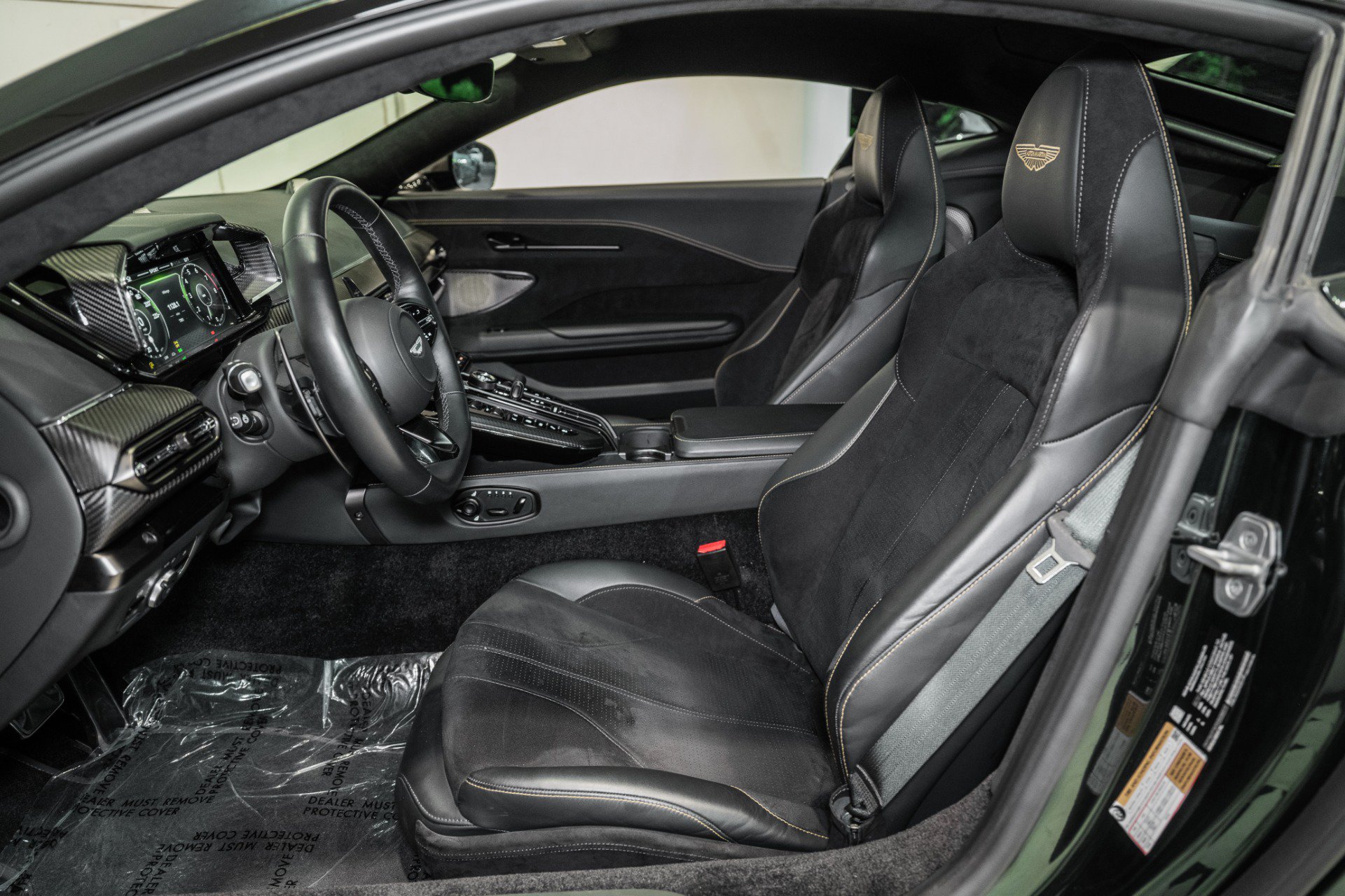 Used 2025 Aston Martin V8 Vantage Coupe RWD image 13
