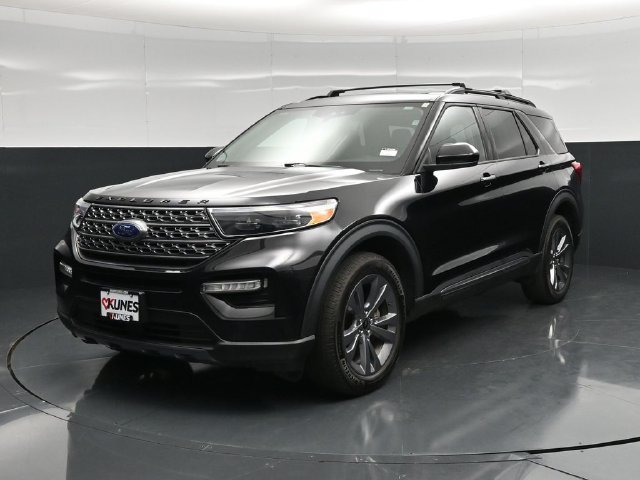 Used 2023 Ford Explorer XLT w/ XLT Sport Appearance Package AWD/4WD image 7