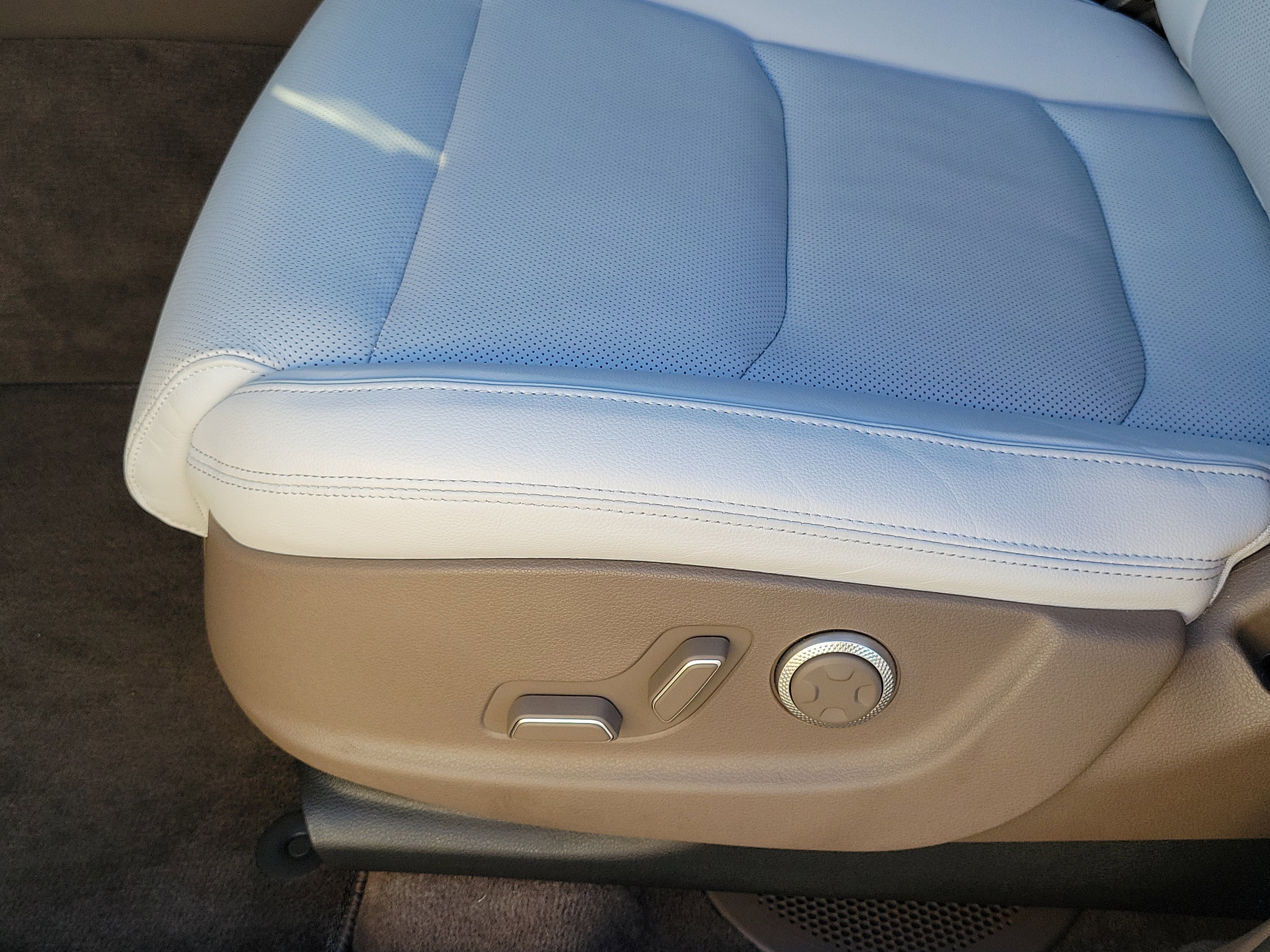 Certified 2026 Genesis GV70 2.5T Advanced image 15