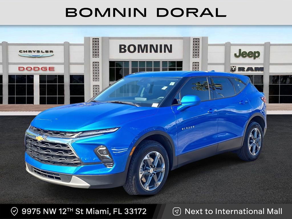 Used 2025 Chevrolet Blazer LT image 1