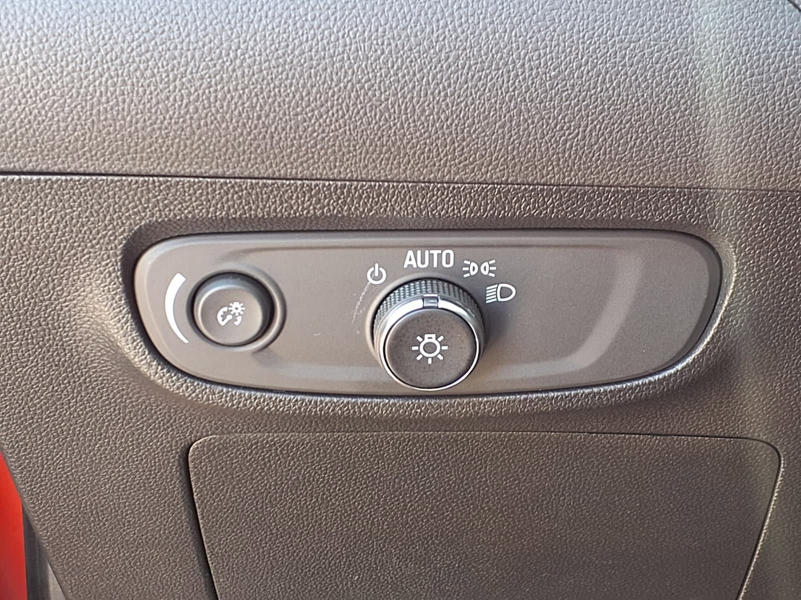 Used 2024 Buick Encore GX Sport Touring FWD image 7