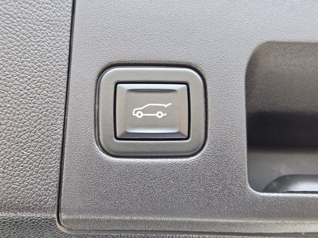 Used 2022 Cadillac XT4 Sport w/ Driver Awareness Package FWD image 10