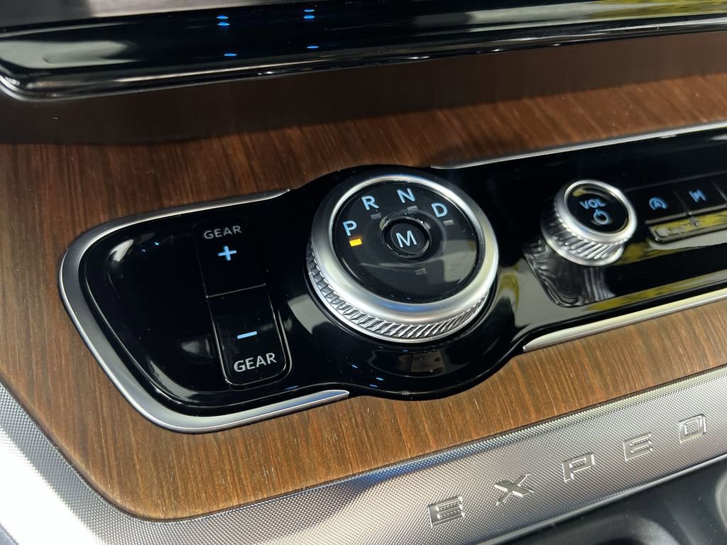 Used 2025 Ford Expedition King Ranch image 17