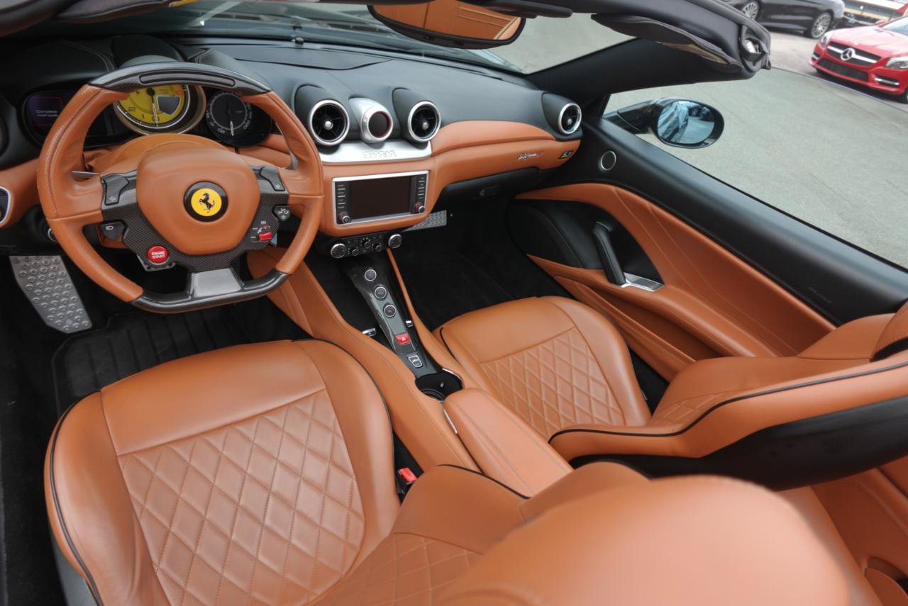 Used 2015 Ferrari California T RWD image 10