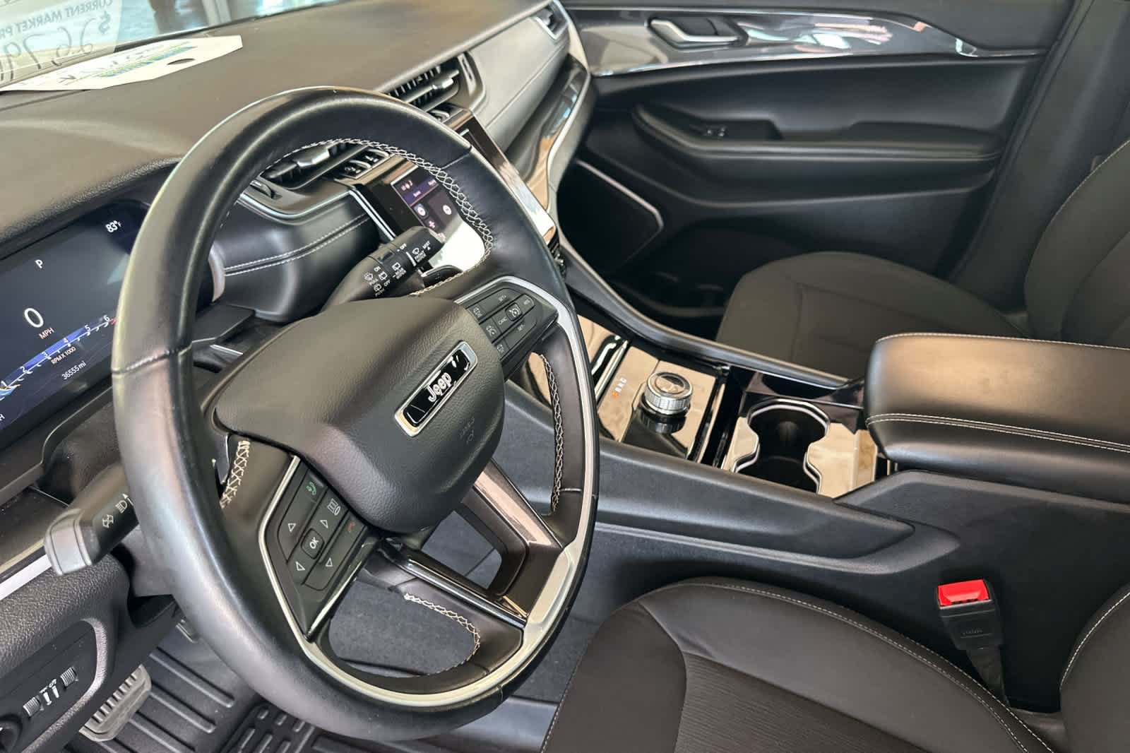 Used 2022 Jeep Grand Cherokee L Laredo w/ Luxury Tech Group I AWD/4WD image 9