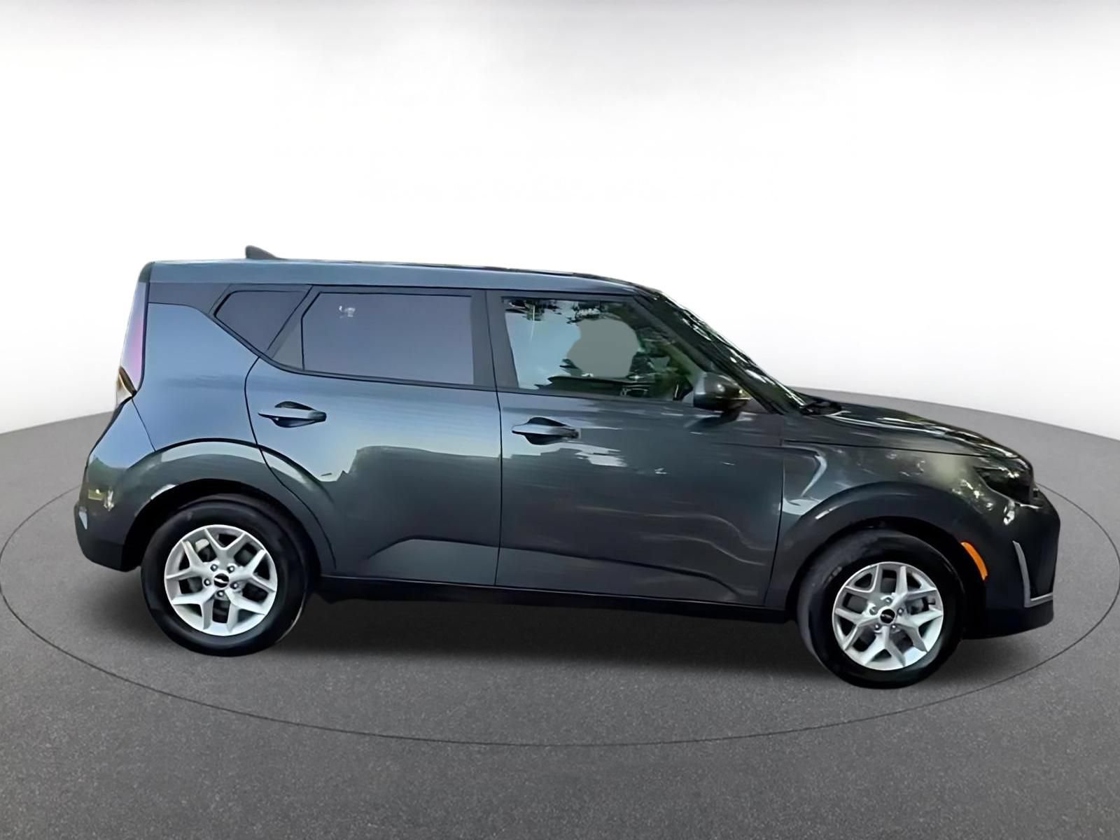 Used 2025 Kia Soul LX w/ LX Technology Package FWD image 16