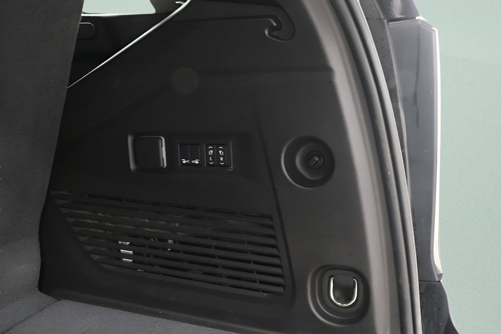 Used 2025 Chevrolet Tahoe High Country w/ Sun And Tow Package image 30