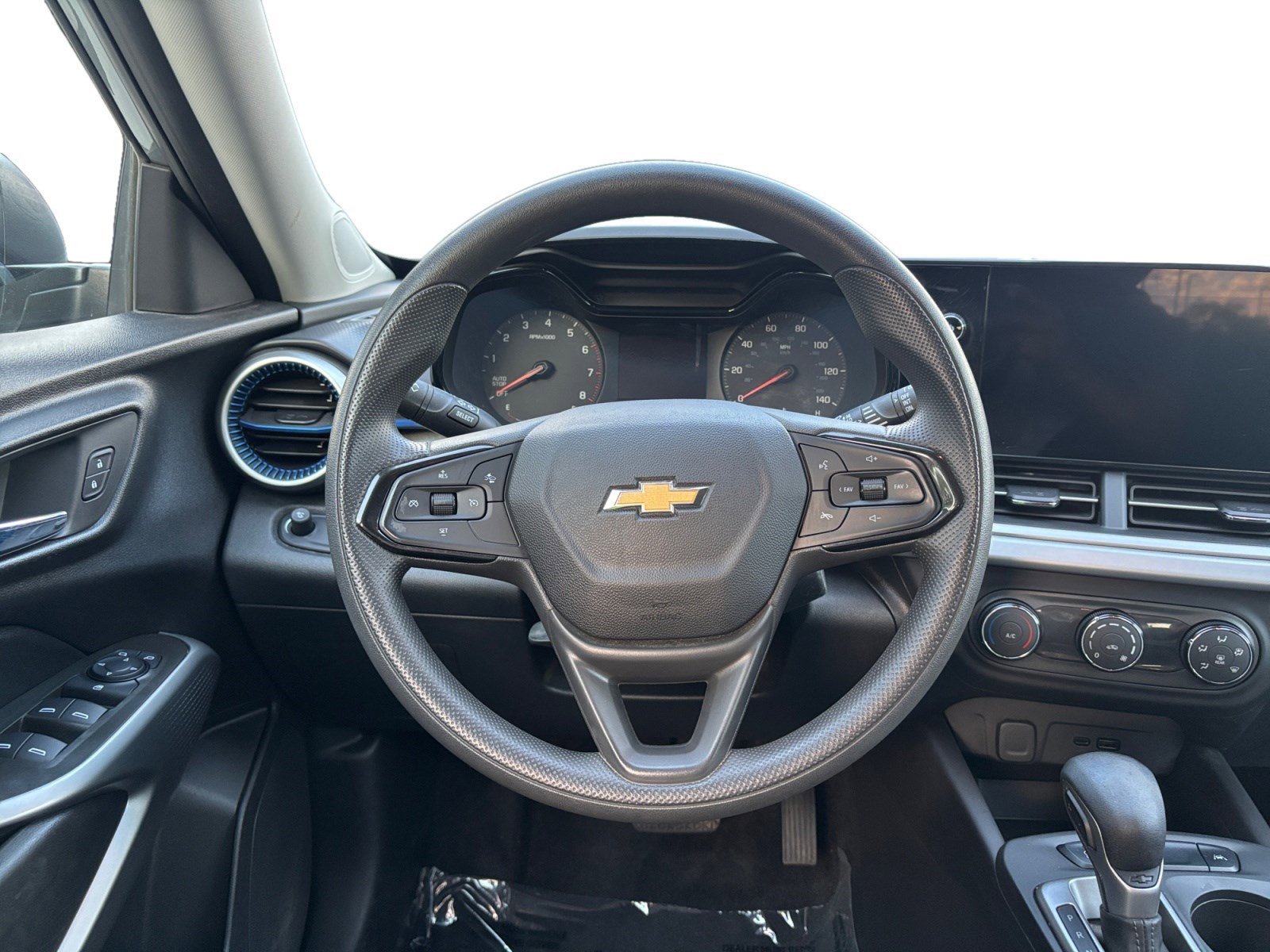 Used 2024 Chevrolet Trax LS image 12