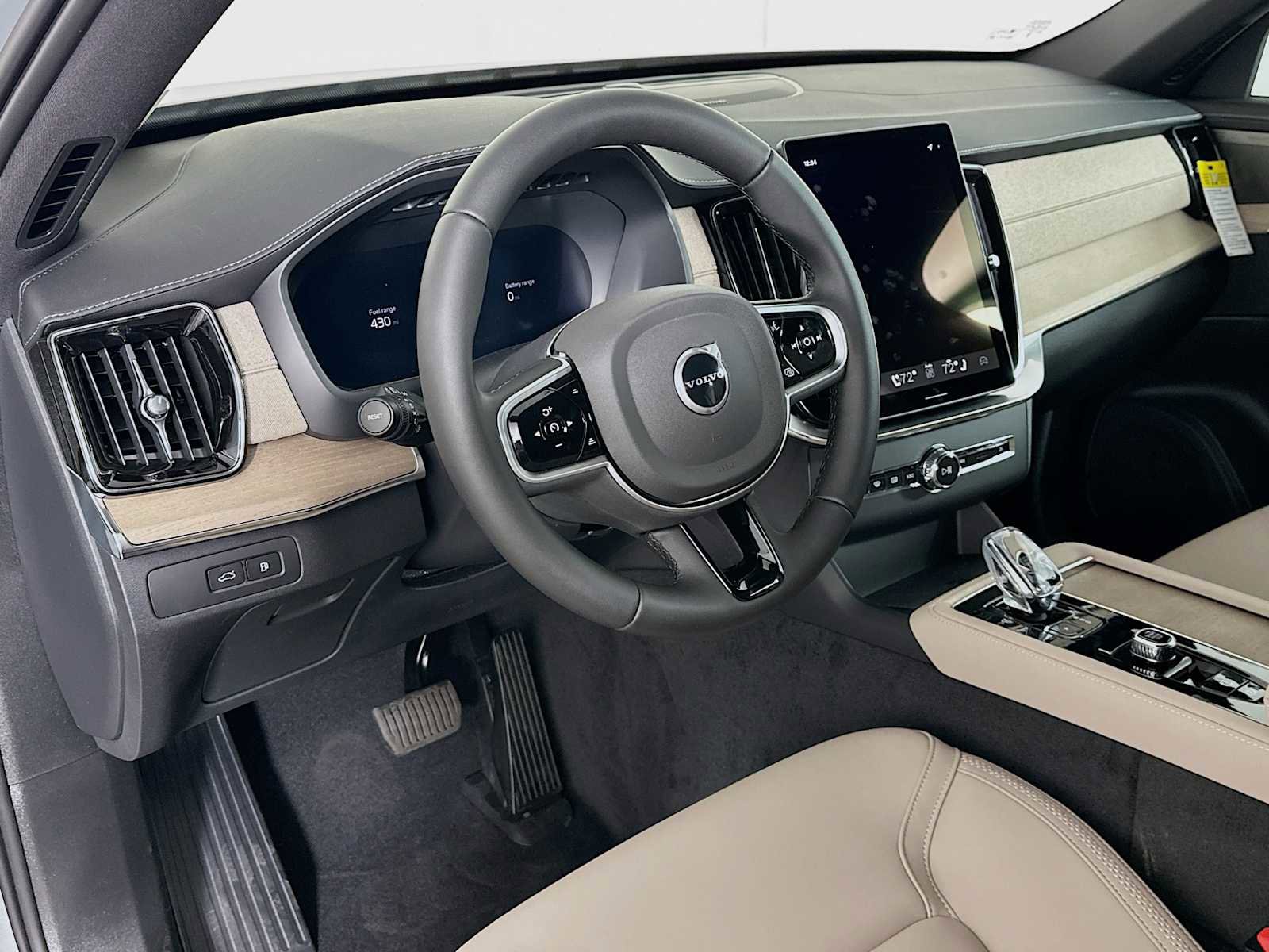 New 2026 Volvo XC90 T8 Plus w/ Protection Package Premier AWD/4WD image 9