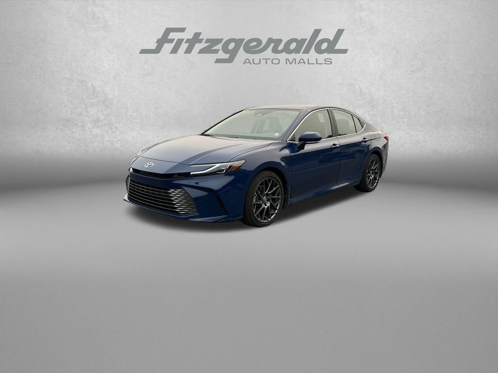 Used 2025 Toyota Camry XLE FWD image 3