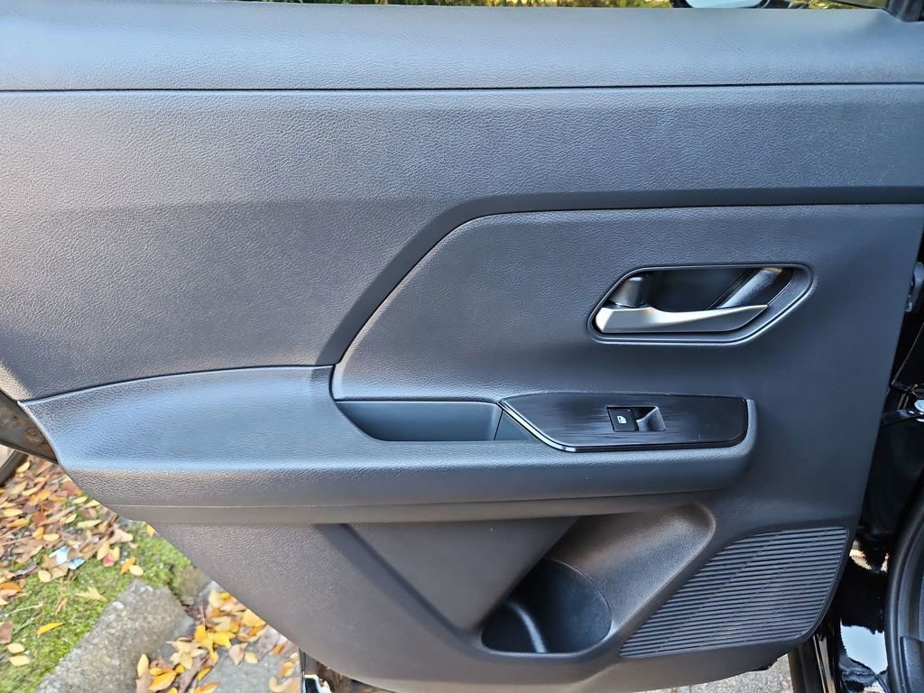 Used 2025 Nissan Kicks SV w/ SV Premium Package image 30