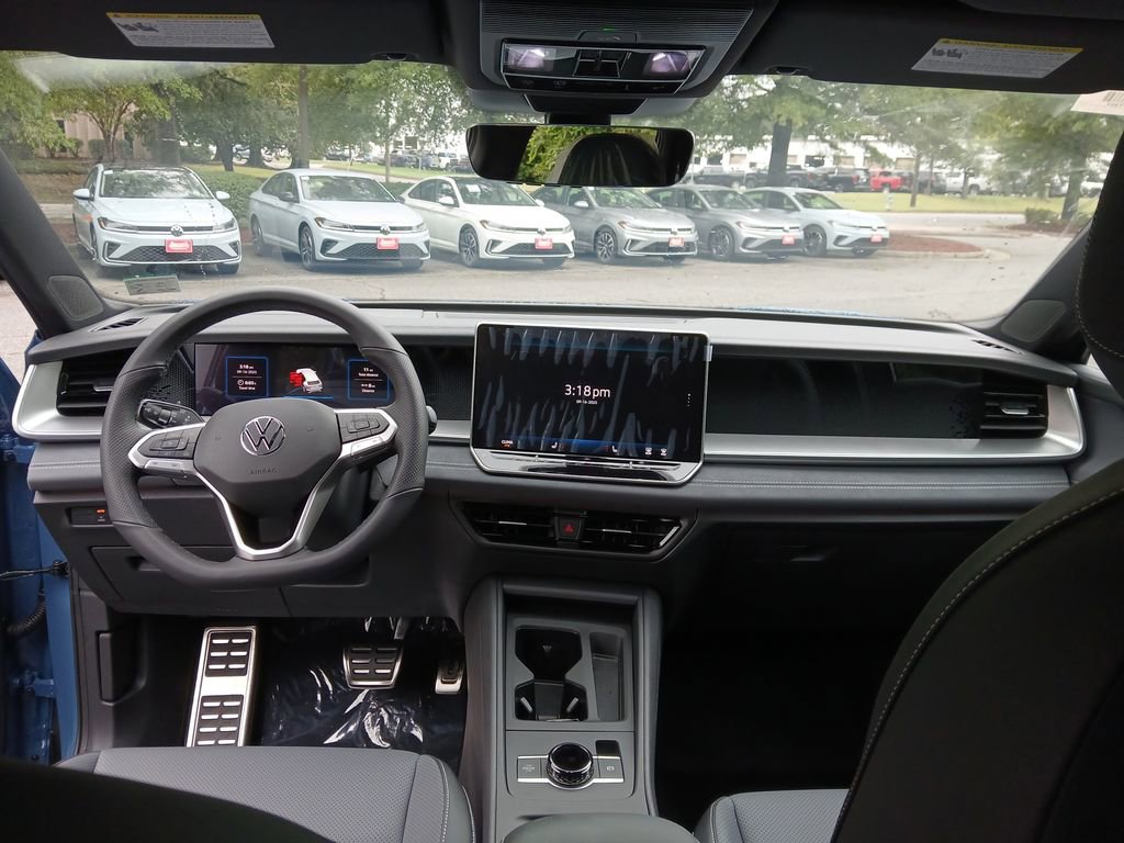 New 2025 Volkswagen Tiguan SE R-Line image 12