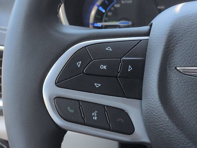 Used 2023 Chrysler Pacifica Limited FWD image 16