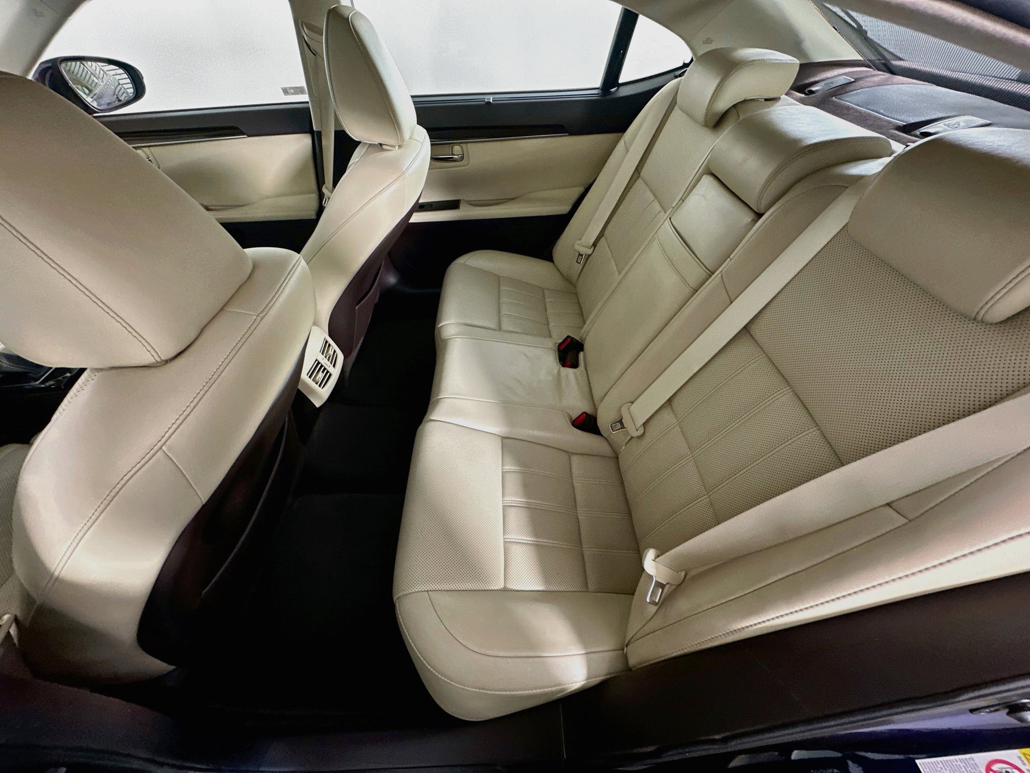 Used 2016 Lexus ES 350 w/ Ultra Luxury Package FWD image 30