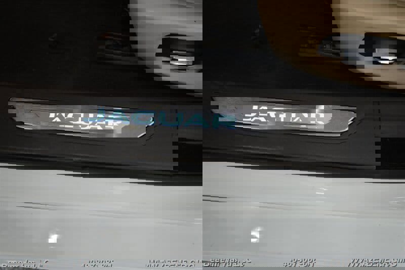 Used 2020 Jaguar XF Premium image 36