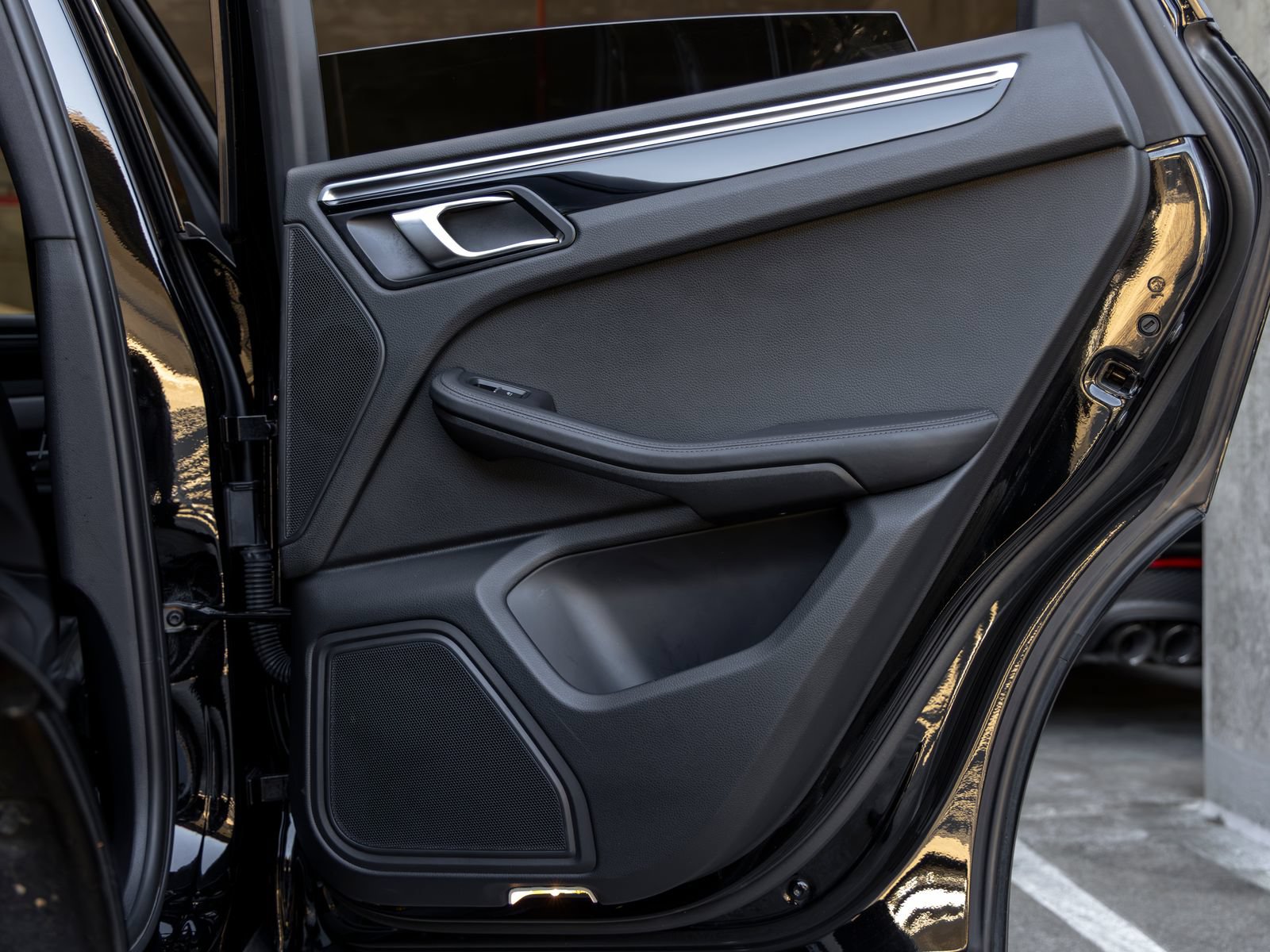Certified 2023 Porsche Macan AWD/4WD image 46