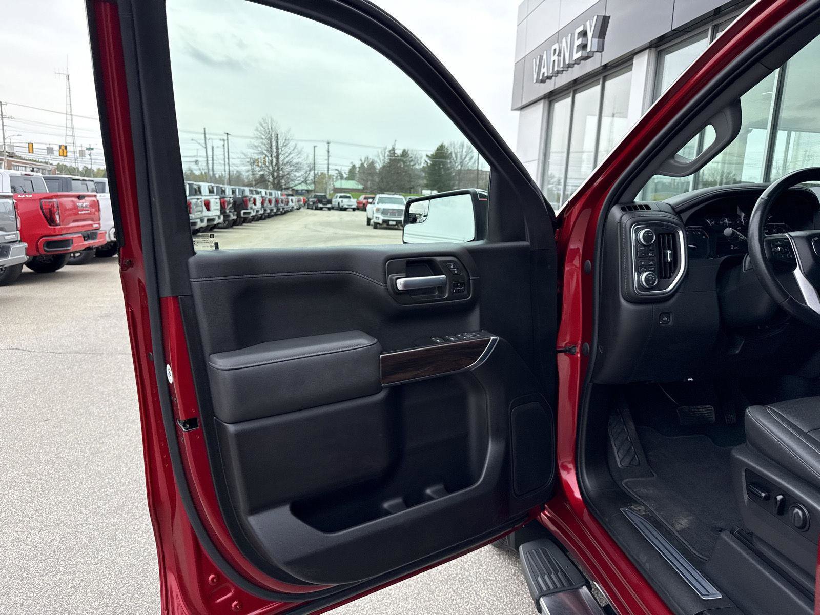 Used 2021 GMC Sierra 1500 SLT w/ SLT Premium Package AWD/4WD image 14