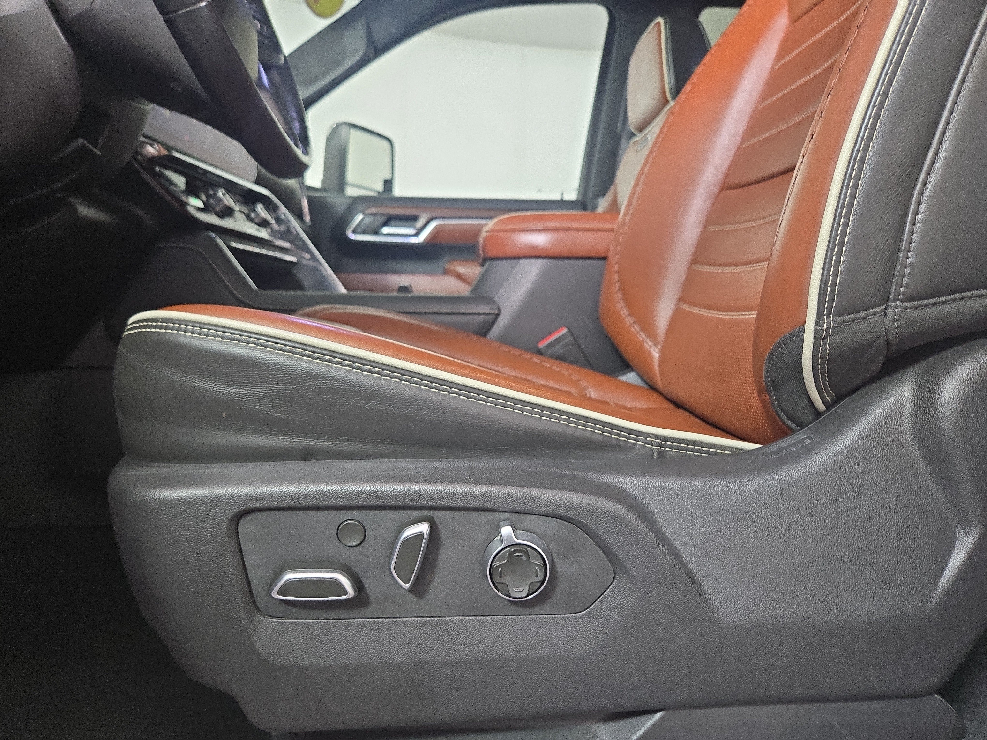 Certified 2024 GMC Sierra 2500 Denali Ultimate AWD/4WD image 32