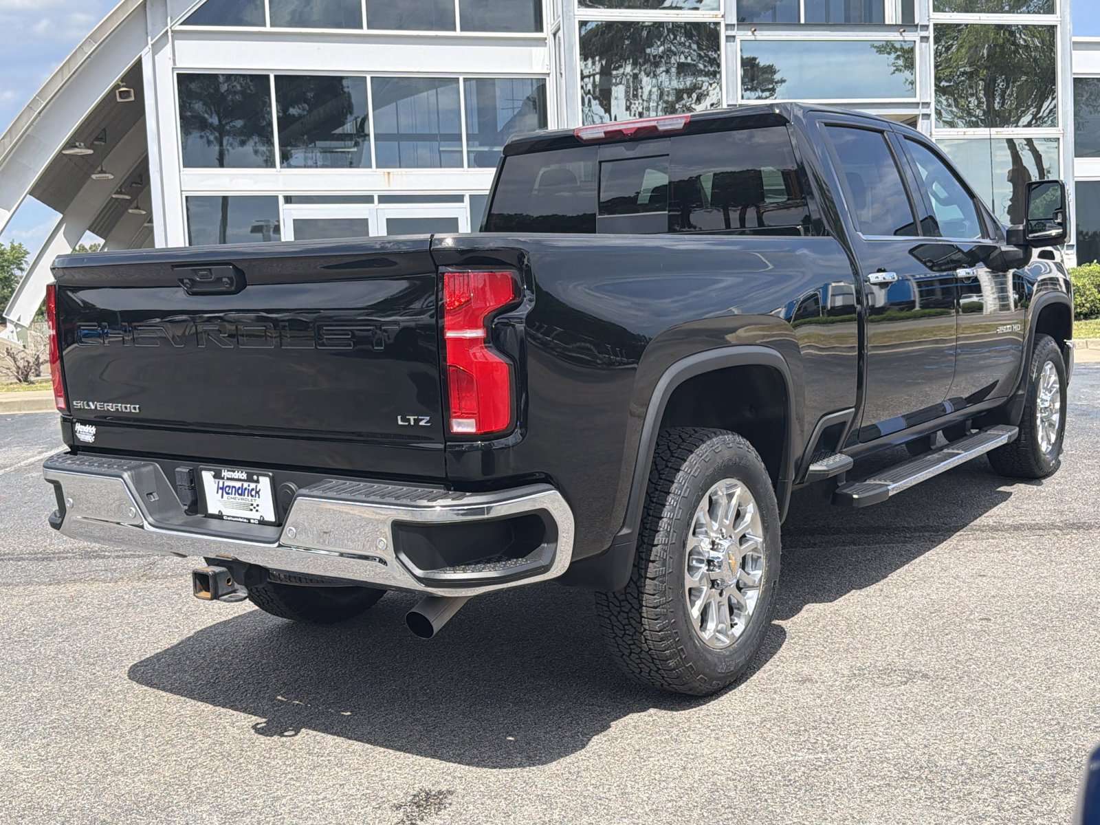 Used 2025 Chevrolet Silverado 2500 LTZ w/ LTZ Plus Package AWD/4WD image 13