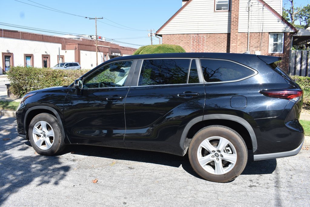 Used 2024 Toyota Highlander LE image 8