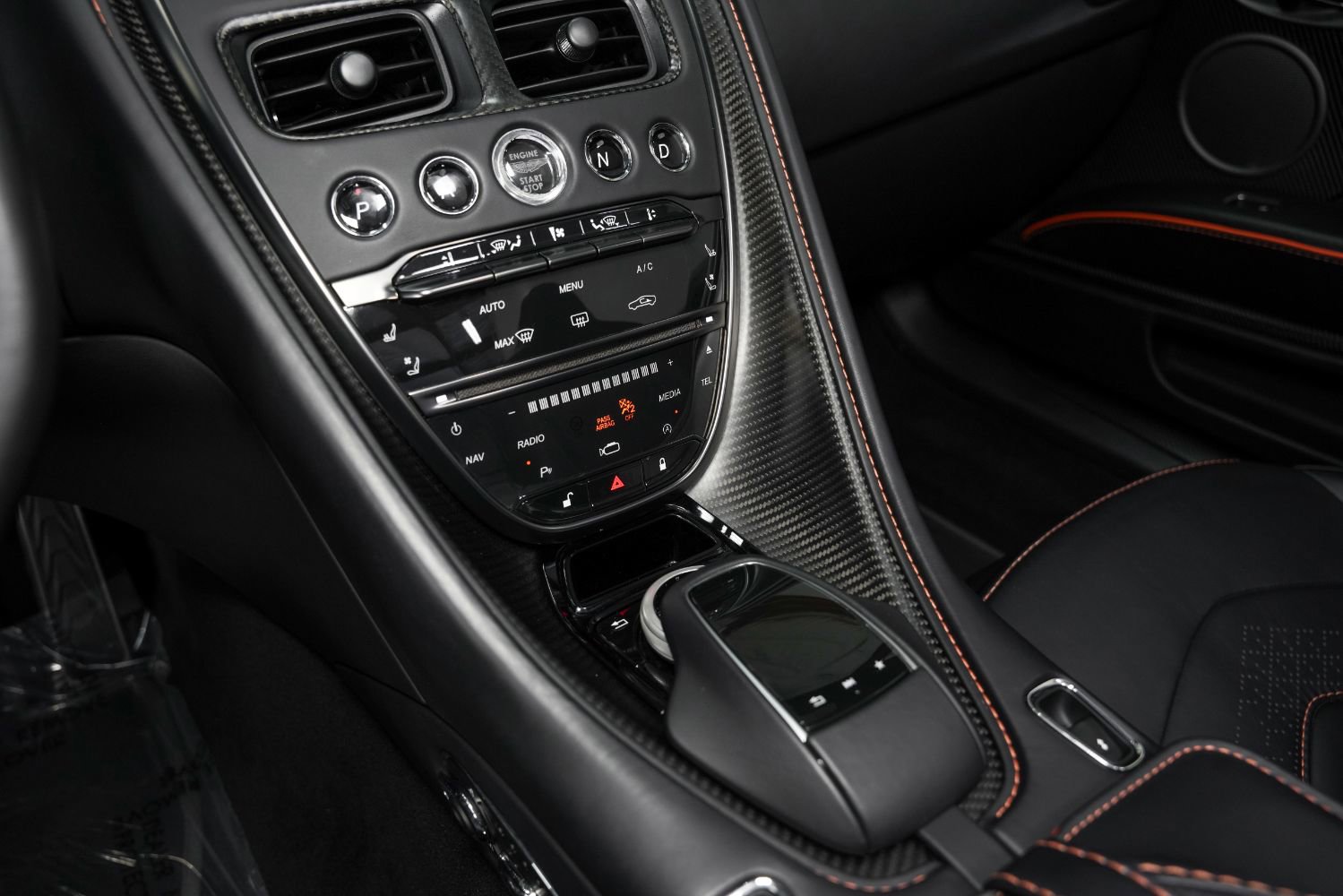 Used 2022 Aston Martin DBS Superleggera Volante RWD image 42